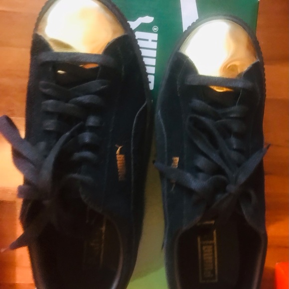 Athletic shoes - Picture 2 of 3